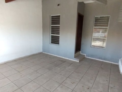 Excelente casa térrea com 2 dormitórios e suíte no jardim itanguá