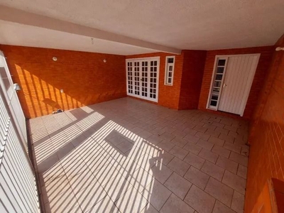 Sobrado em Fazendinha, Curitiba/PR de 138m² 3 quartos à venda por R$ 401.000,00