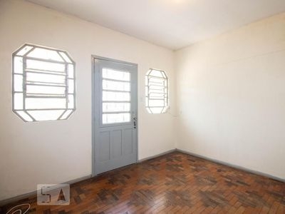 APARTAMENTO no 1º andar com 2 dormitórios e 1 garagem