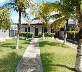Casa com Terreno 480m², no bairro de praia, Churrasqueira.