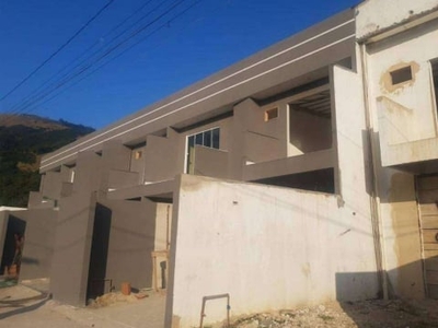 Excelente casa junto ao Rio da prata