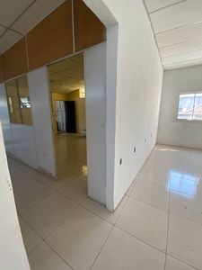 Sala Comercial e 3 banheiros para Alugar, 200 m² por R$ 2.000/Mês