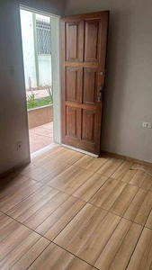 Casa com 3 quartos para alugar no bairro Jaraguá, 81m²