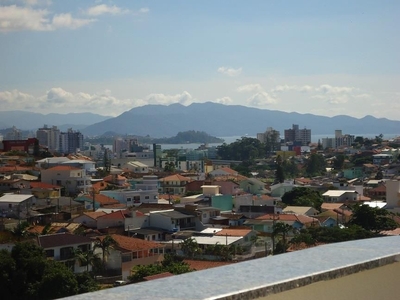 Apartamento Duplex em Capoeiras, Florianópolis/SC de 98m² 3 quartos à venda por R$ 758.000,00
