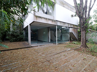 Casa com 4 quartos para alugar em Alto De Pinheiros - SP