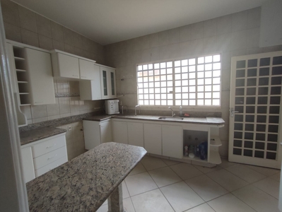 Casa em Vigilato Pereira, Uberlândia/MG de 250m² 5 quartos à venda por R$ 649.000,00