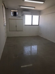 Sala em Pituba, Salvador/BA de 40m² para locação R$ 2.500,00/mes