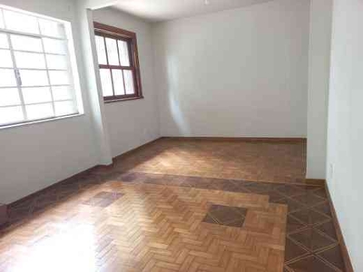 Casa com 2 quartos à venda no bairro Santo Antônio, 185m²