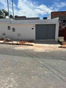 Casa com 3 quartos à venda no bairro Vida Nova, 180m²