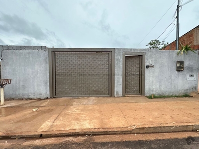 Casa no Oliveira III com espaço de terreno