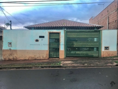 Ótima casa no asfalto