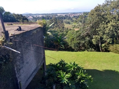 Paraíso em Florianópolis: Terreno com área construída e estrutura para pousada