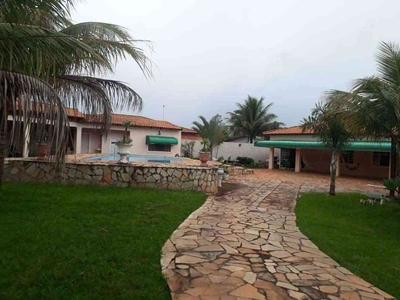Casa com 4 quartos à venda no bairro Águas Claras, 1450m²