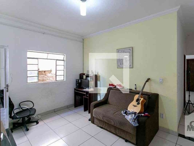 Casa com 5 quartos à venda no bairro Jardim Leblon, 180m²
