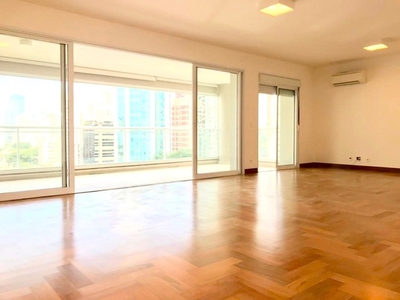 Apartamento para aluguel tem 200 metros quadrados com 3 quartos em Itaim Bibi - São Paulo