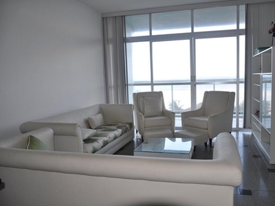Apartamento para venda tem 211 metros quadrados com 4 quartos em Pitangueiras - Guarujá -