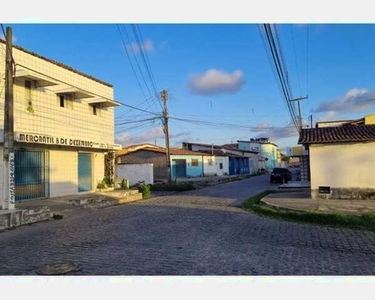 Casa com 3 dormitórios à venda, 68 m² por R$ 179.0