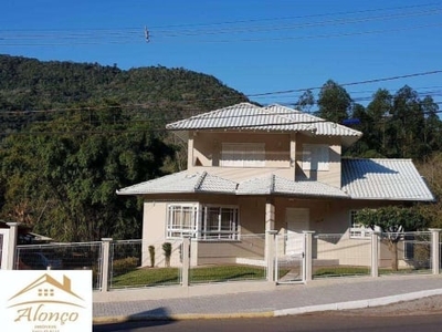 Casa com 3 dormitórios amplos sendo 1 suíte, bairro centro, picada café rs!