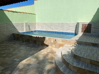 Casa nova c/ piscina, localizada na Pedreira em Mongaguá.
