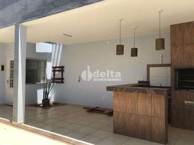 Casa para aluguel, 3 quartos, 1 suíte, 2 vagas, jardim patrícia - uberlândia/mg