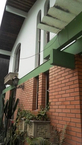 Casa para aluguel e venda tem 190 metros quadrados com 5 quartos em Rebouças - Curitiba -