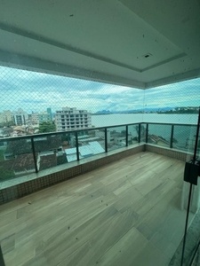 Cobertura para aluguel e venda possui 273 metros quadrados com 4 quartos na Praia do Pecad