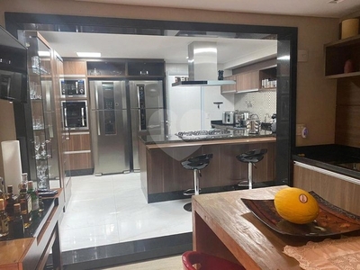 Condomínio clube, Apartamento na Mooca com 204 m² Com 3 suítes e 4 Vagas.