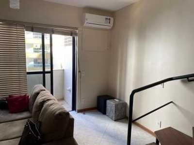 Duplex para venda possui 87 metros quadrados com 2 quartos