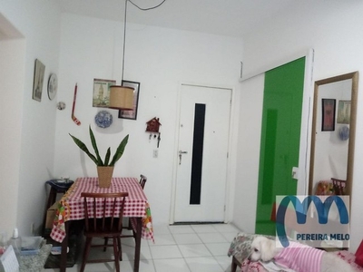 Excelente apartamento térreo com garden, em frente ao Prezunic da Alameda.