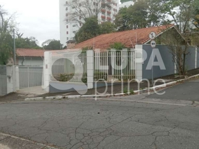 Casa térrea com 3 dormitórios de 370m² para locação, no jardim floresta