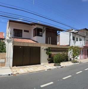 Casa para venda tem 180 metros quadrados com 4 quartos em Jatiúca - Maceió - Alagoas
