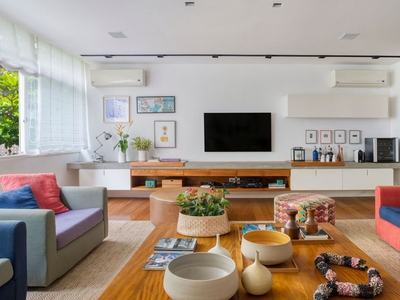Apartamento à venda em Copacabana com 250 m², 4 quartos, 2 suítes, 2 vagas