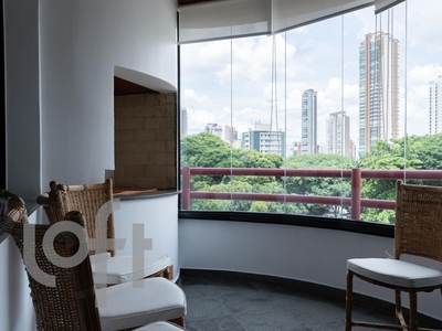Apartamento à venda em Tatuapé com 250 m², 4 quartos, 2 suítes, 3 vagas