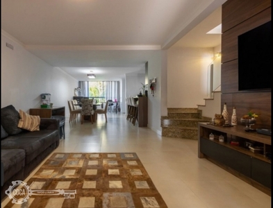 Casa no Bairro Velha Central em Blumenau com 3 Dormitórios (2 suítes) e 185 m²