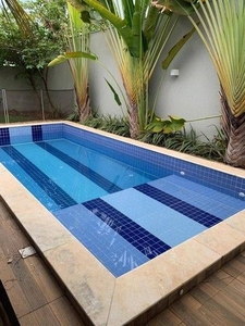 Aluga-se linda casa com piscina no Condomínio Belvedere I