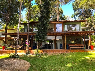 Maravilhosa Casa com 4/4 às margens da Lagoa Aruá
