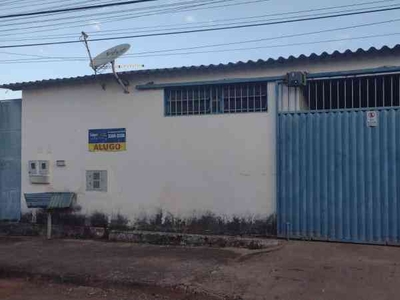 Casa com 2 quartos para alugar no bairro Setor Residencial Leste, 100m²