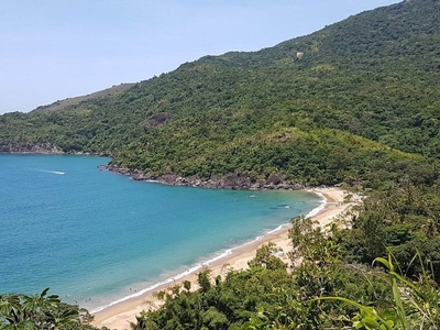 Chalé com churrasqueira e piscina, em Ilhabela