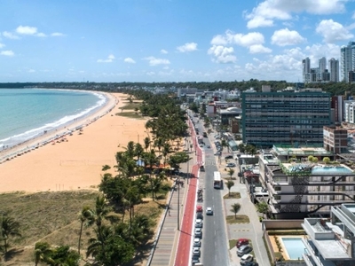 Frente ao mar, com uma vista privilegiada, pês na areia, vento no rosto e se banhar nas águas mornas e claras do litoral paraibano... è tudo de bom!