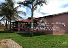 Casa Térrea com 4 Quartos à Venda por R$ 570.000