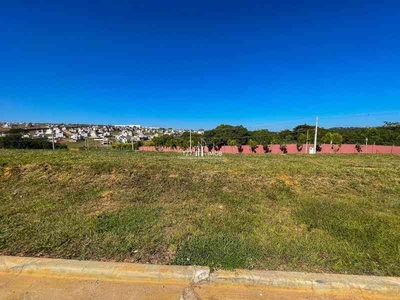 Lote à venda no bairro Jardins Capri, 450m²