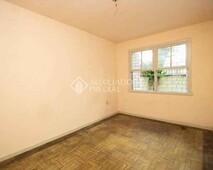 Apartamento JK (kitnet), 24m², andar térreo, com pátio no bairro Menino Deus (Porto Alegre