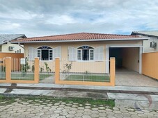 Casa à venda por R$ 820.000