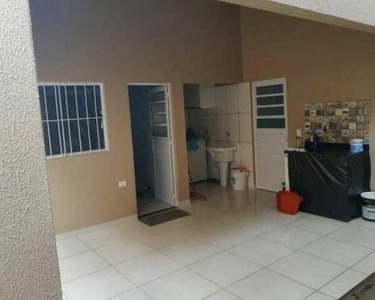 Casa com quartos, pátio, cozinha,banheiro, parcelado