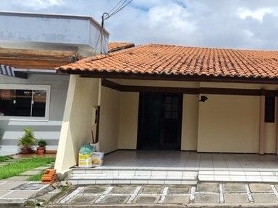 Casa em condomínio com 3 quartos sendo 1 suíte // Rua do Aririzal