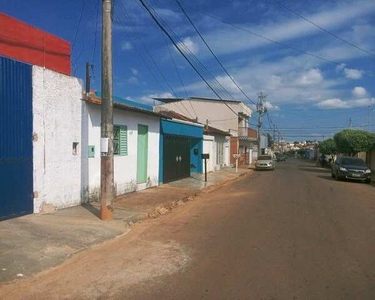 Casa para venda tem 64 metros quadrados com 1 quarto em Centro - Monte Carmelo - MG