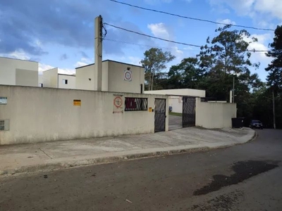 Casa semi geminada em Condomínio em Cotia, com 2 quartos, 2 wc, 2 vagas, quintal