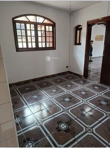 Locação | Casa com 250 m², 3 dormitório(s), 6 vaga(s). Vila Martinez, Jacareí