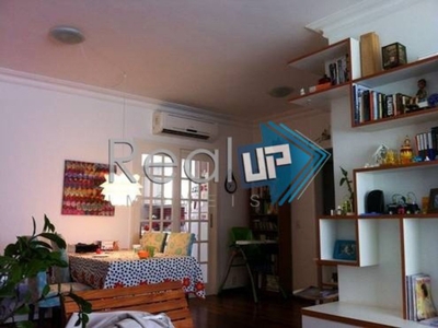 Apartamento à venda em Laranjeiras com 111 m², 3 quartos, 1 suíte, 2 vagas