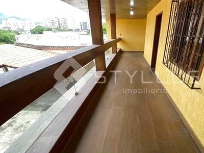 Casa frente de rua linear, com terreno Terreno 11x31 Primeiro pavimento com 144 m2 onde se